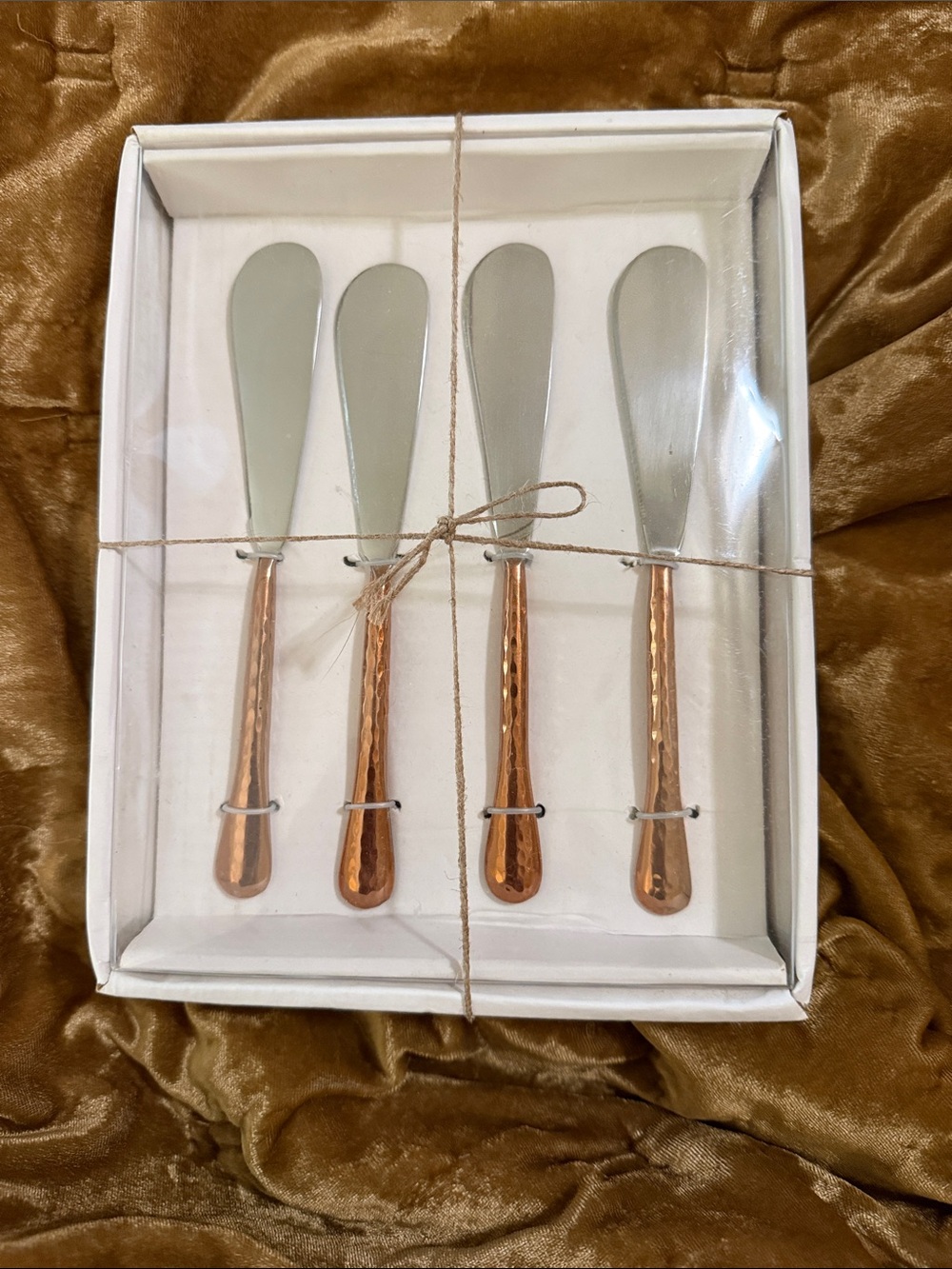 Set of 4-piece hammered copper handle butter knives/spreaders